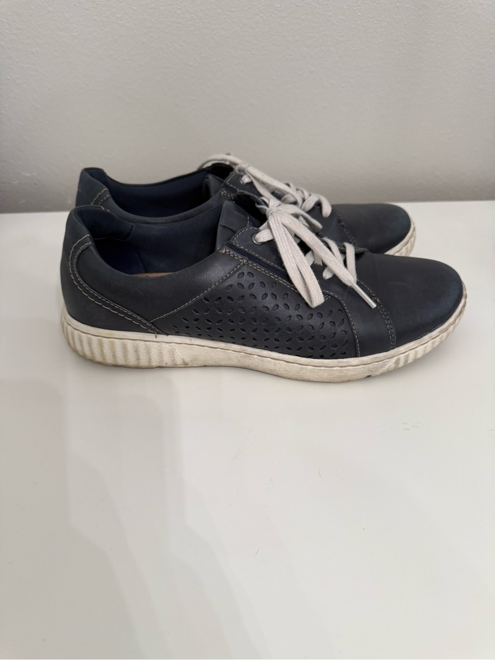 Clarks Collection Perforated Leather Comfort Sneakers Navy Blue Lace Up Size 10